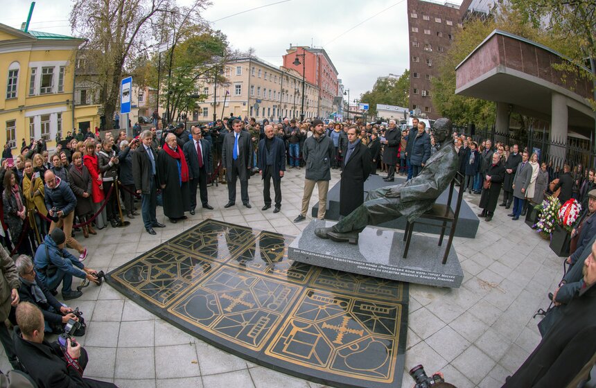 Торжественное открытия памятника архитектору Ле Корбюзье 4 фото