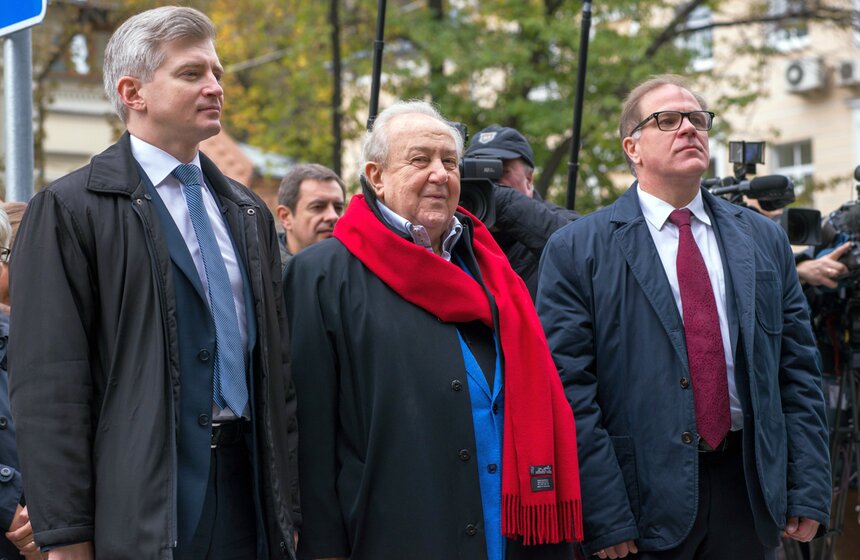 Торжественное открытия памятника архитектору Ле Корбюзье 2 фото