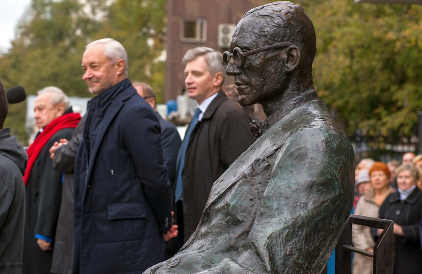 Торжественное открытия памятника архитектору Ле Корбюзье 5 фото