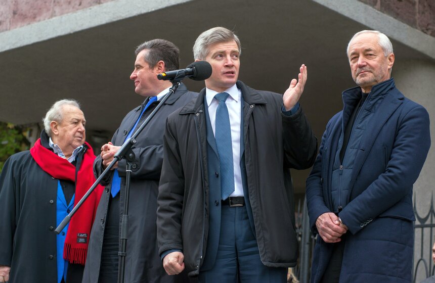 Торжественное открытия памятника архитектору Ле Корбюзье 6 фото