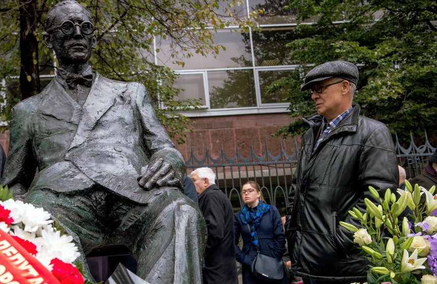 Торжественное открытия памятника архитектору Ле Корбюзье 19 фото