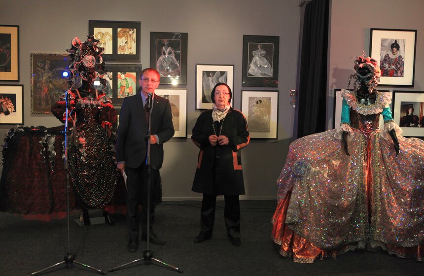 Выставка Аллы Коженковой "Неопознанные объекты" 23 фото