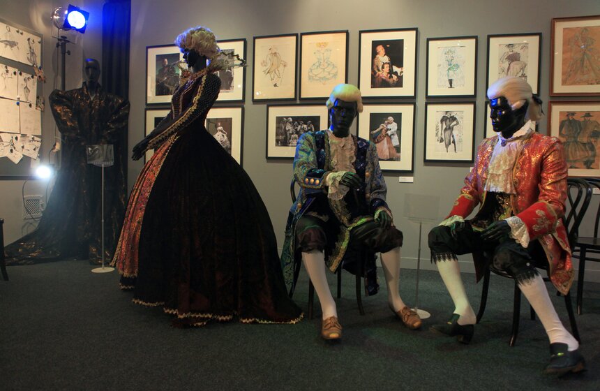 Выставка Аллы Коженковой "Неопознанные объекты" 4 фото