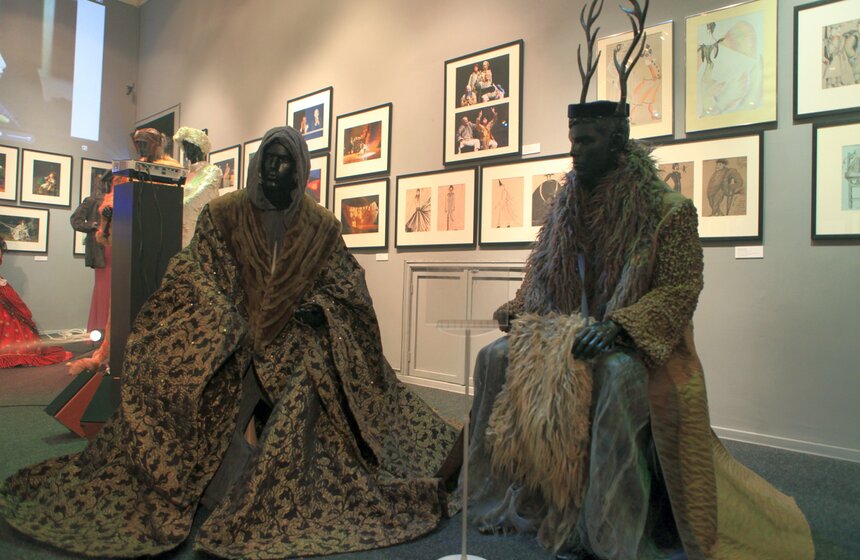 Выставка Аллы Коженковой "Неопознанные объекты" 3 фото