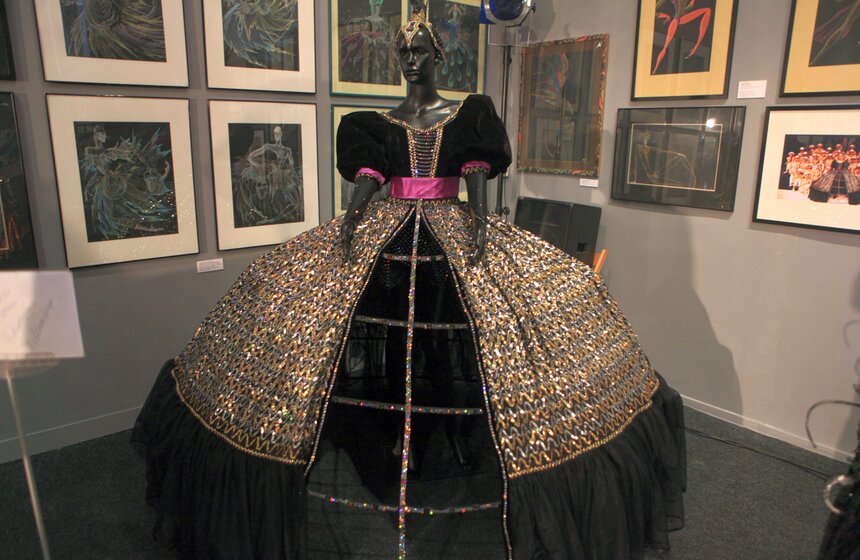 Выставка Аллы Коженковой "Неопознанные объекты" 2 фото