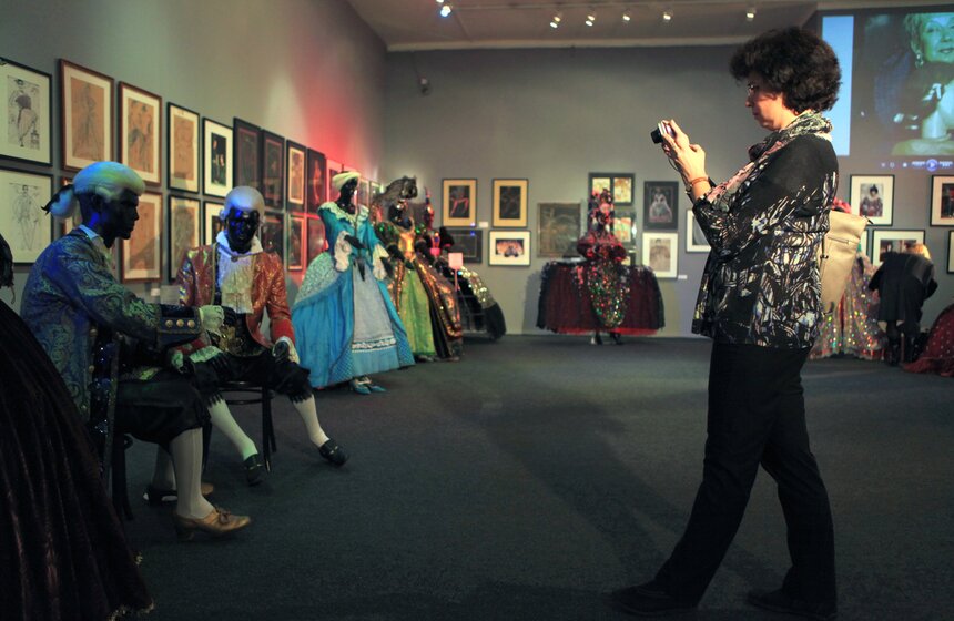 Выставка Аллы Коженковой "Неопознанные объекты" 11 фото