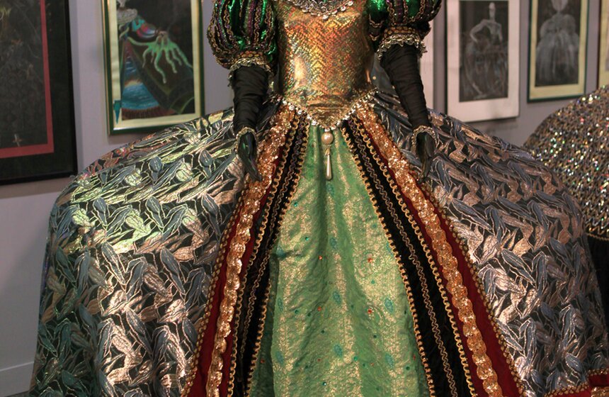 Выставка Аллы Коженковой "Неопознанные объекты" 13 фото