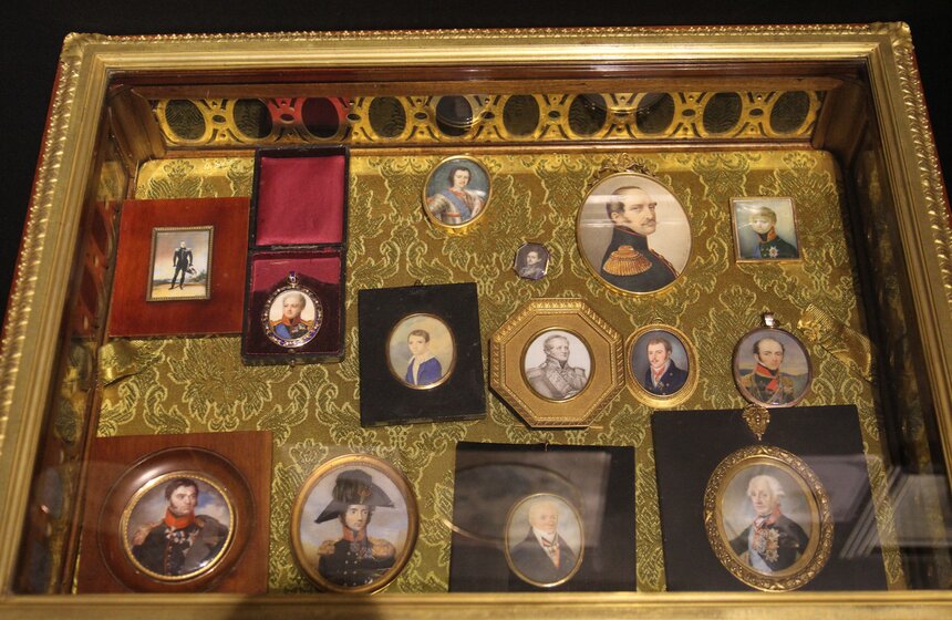 В ЦДХ открылся 39-й Российский Антикварный Салон 32 фото