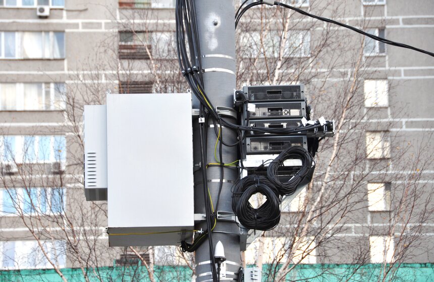 Опоры двойного назначения на столичных улицах 4 фото