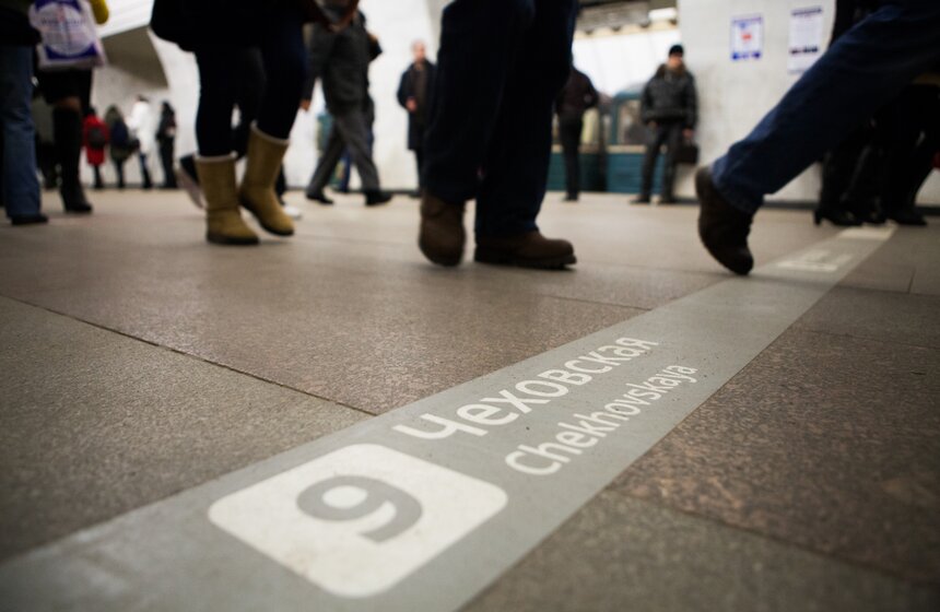 В столичном метро появилась напольная навигация 5 фото