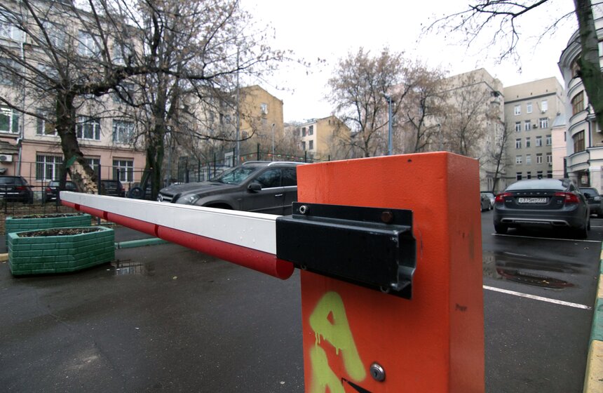 Как установить шлагбаумы во дворе 2 фото