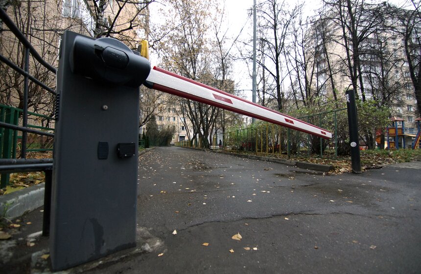 Как установить шлагбаумы во дворе 7 фото