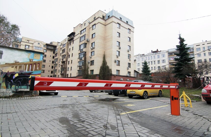 Как установить шлагбаумы во дворе 6 фото