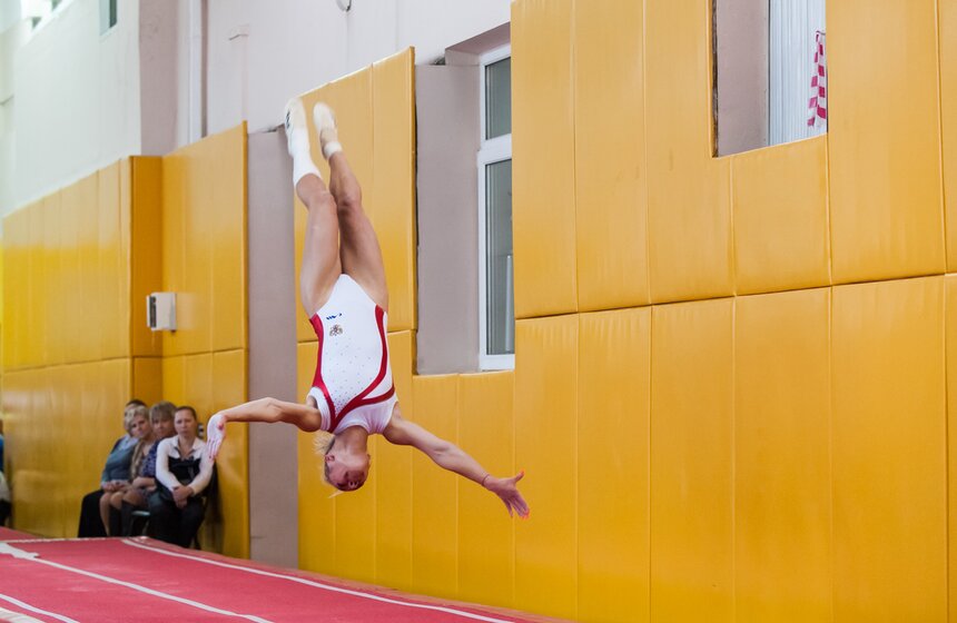 Соревнования по спортивной акробатике и прыжкам на батуте 5 фото