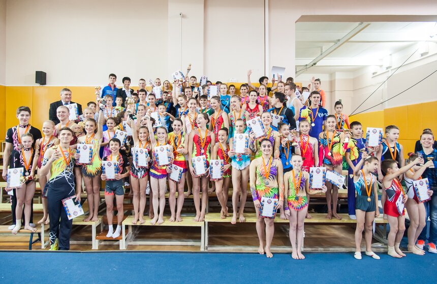 Соревнования по спортивной акробатике и прыжкам на батуте 33 фото