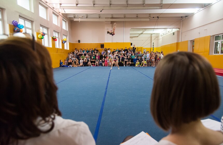 Соревнования по спортивной акробатике и прыжкам на батуте 14 фото