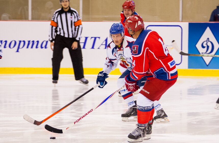 Сборная правительства Москвы сыграла с командой полиции в хоккей 16 фото