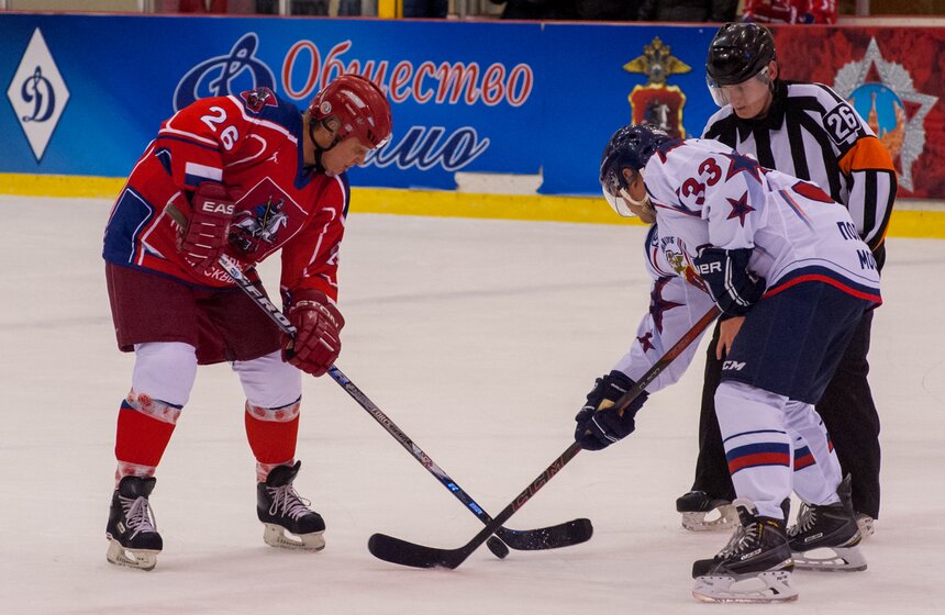 Сборная правительства Москвы сыграла с командой полиции в хоккей 21 фото