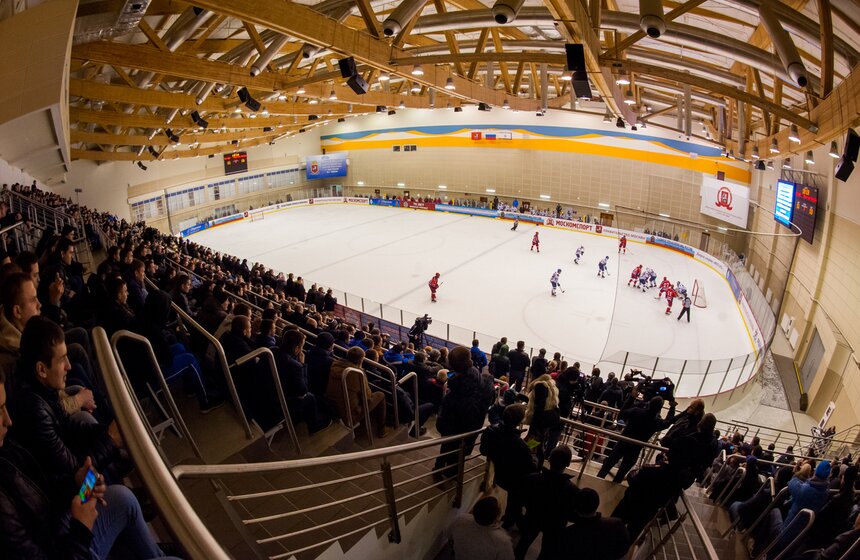 Сборная правительства Москвы сыграла с командой полиции в хоккей 4 фото