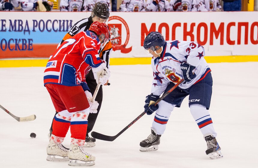 Сборная правительства Москвы сыграла с командой полиции в хоккей 7 фото