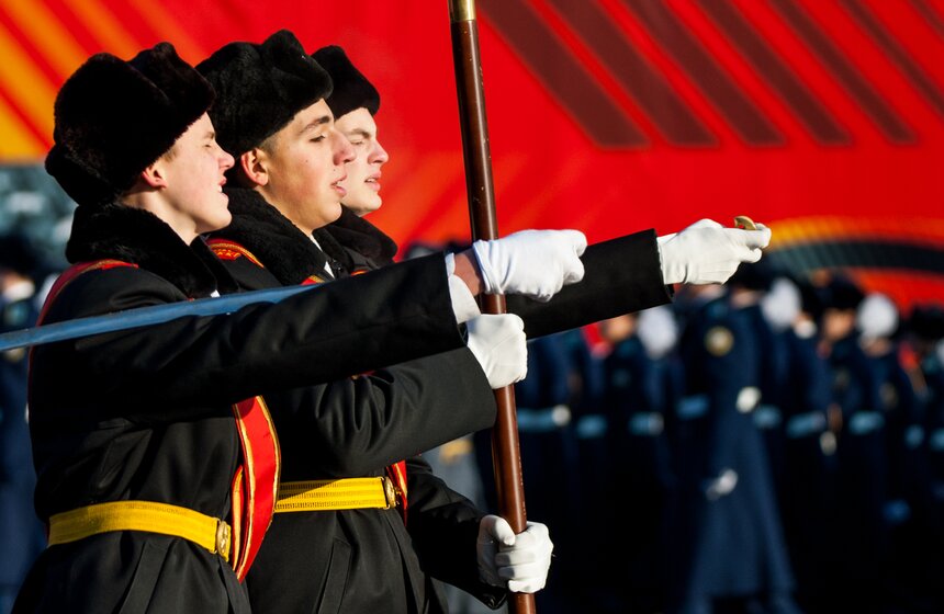 Торжественный марш в честь парада 7 ноября 1941 года 26 фото