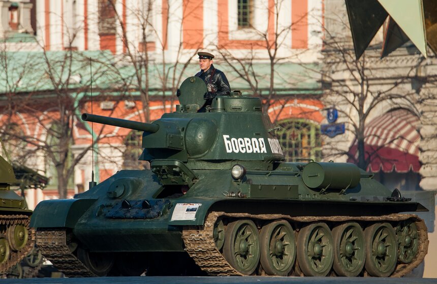 Торжественный марш в честь парада 7 ноября 1941 года 31 фото