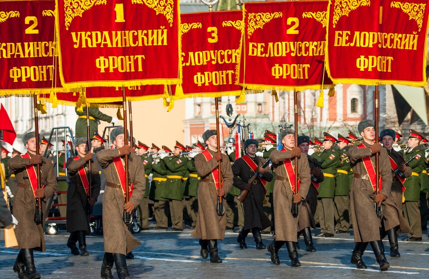 Торжественный марш в честь парада 7 ноября 1941 года 21 фото