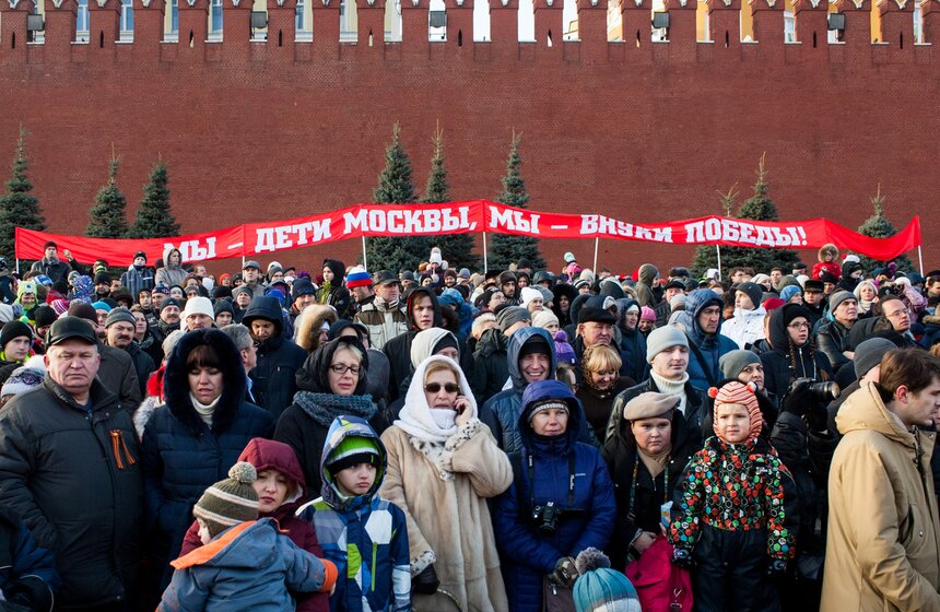 Торжественный марш в честь парада 7 ноября 1941 года 9 фото