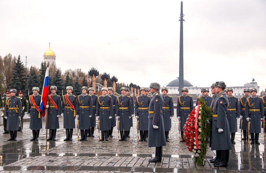Возложение цветов к памятнику героям Первой мировой войны 7 фото