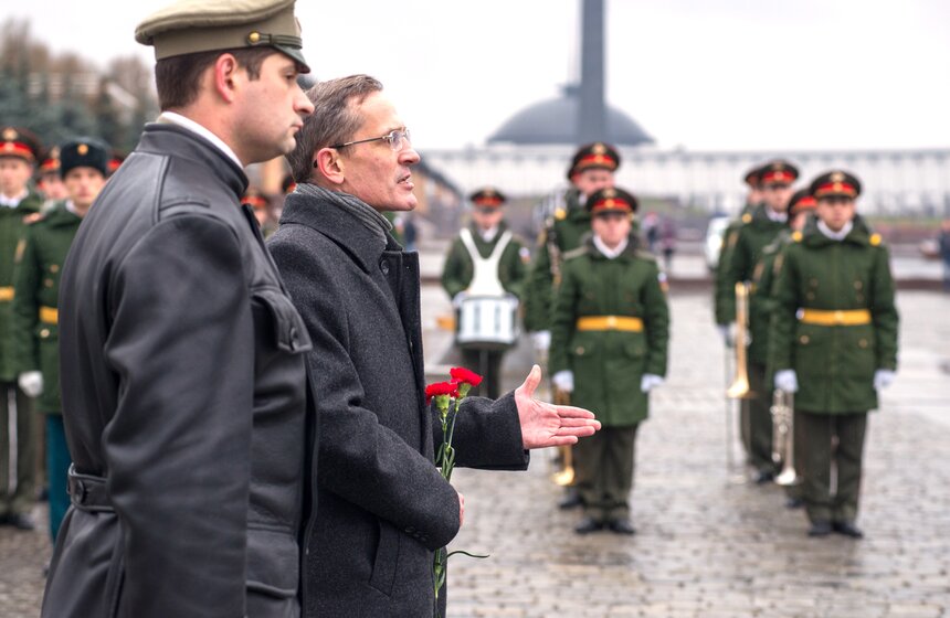 Возложение цветов к памятнику героям Первой мировой войны 10 фото