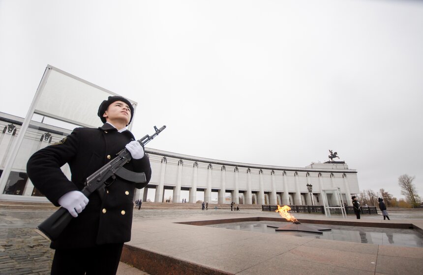 Вахта почетного караула на Поклонной горе 22 фото