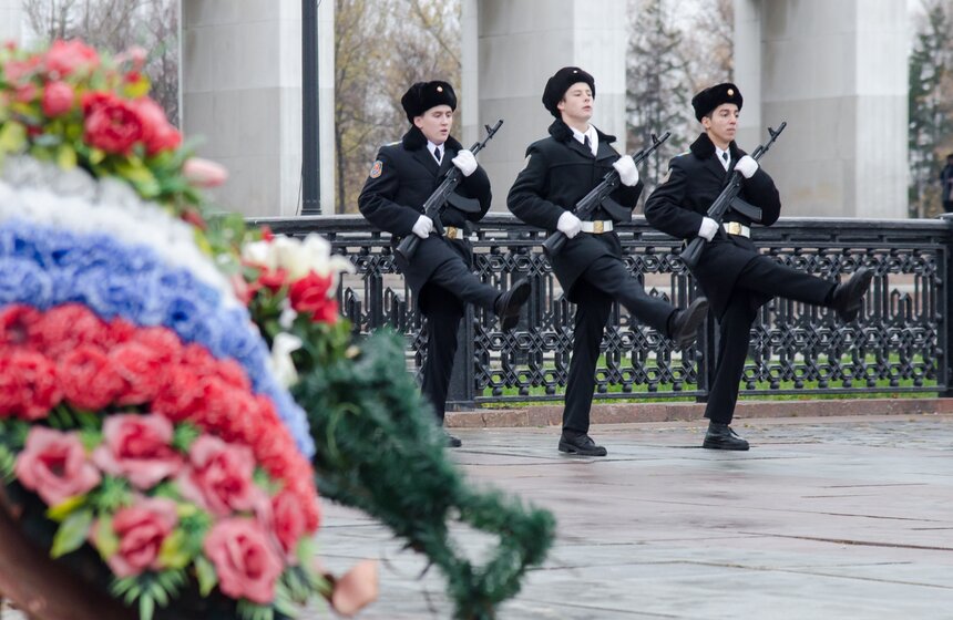 Вахта почетного караула на Поклонной горе 3 фото