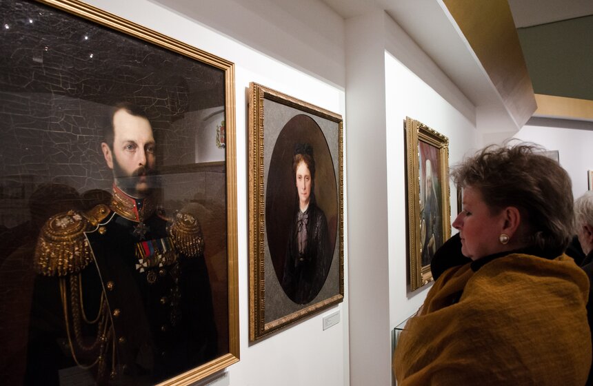 В Историческом музее открылась выставка, посвященная Романовым 14 фото