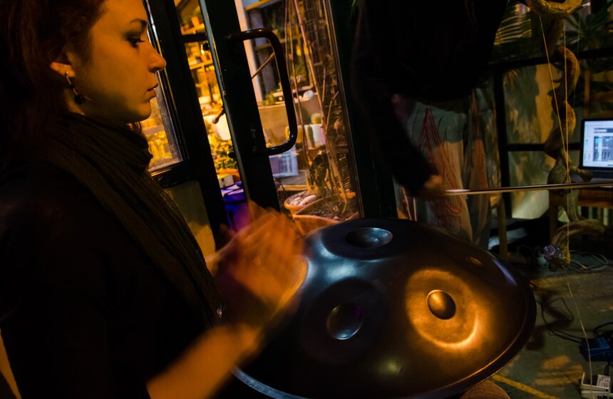 Хэллоуин в "Аптекарском": концерт в тропиках и "Кленовый Джек" 4 фото