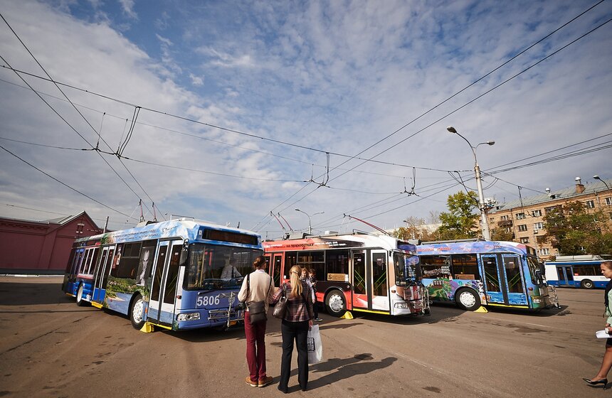 По Садовому кольцу начали курсировать "литературные" троллейбусы 1 фото