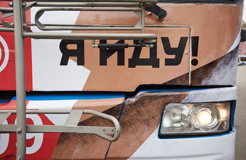 По Садовому кольцу начали курсировать "литературные" троллейбусы 15 фото