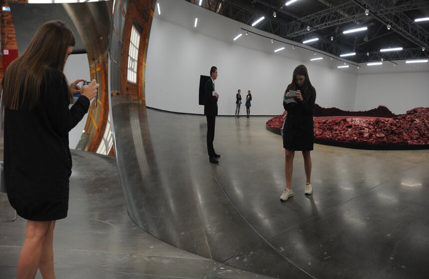 Выставка Аниша Капура "Моя алая Родина" 6 фото