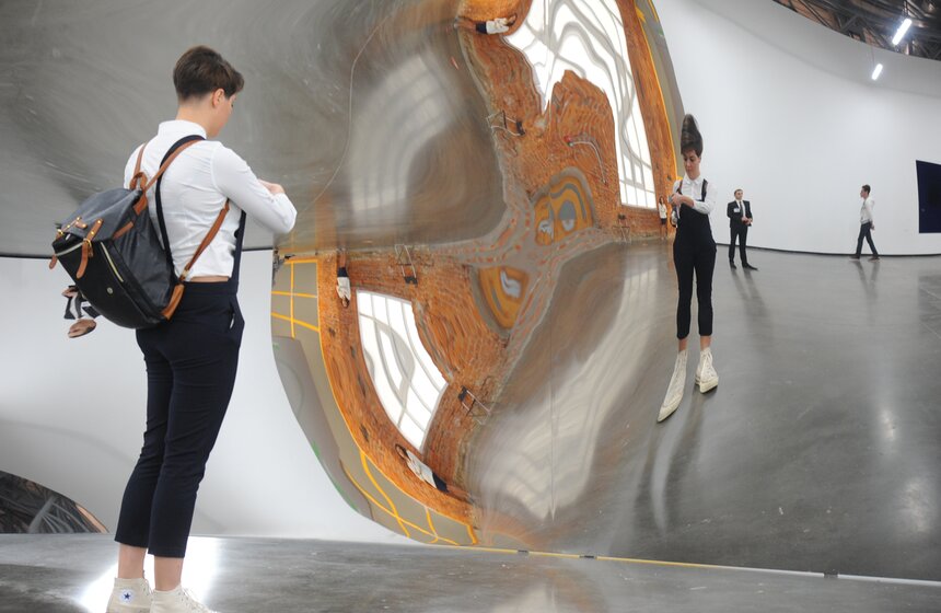 Выставка Аниша Капура "Моя алая Родина" 11 фото