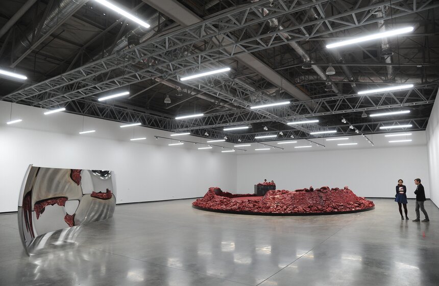 Выставка Аниша Капура "Моя алая Родина" 1 фото