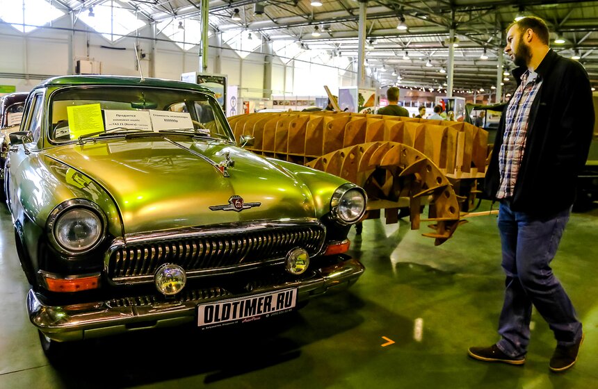 В Сокольниках показали легендарные гоночные автомобили 7 фото