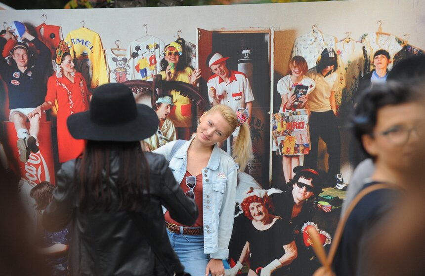 МУЗЕОН на день превратился в "Остров 90-х" 16 фото