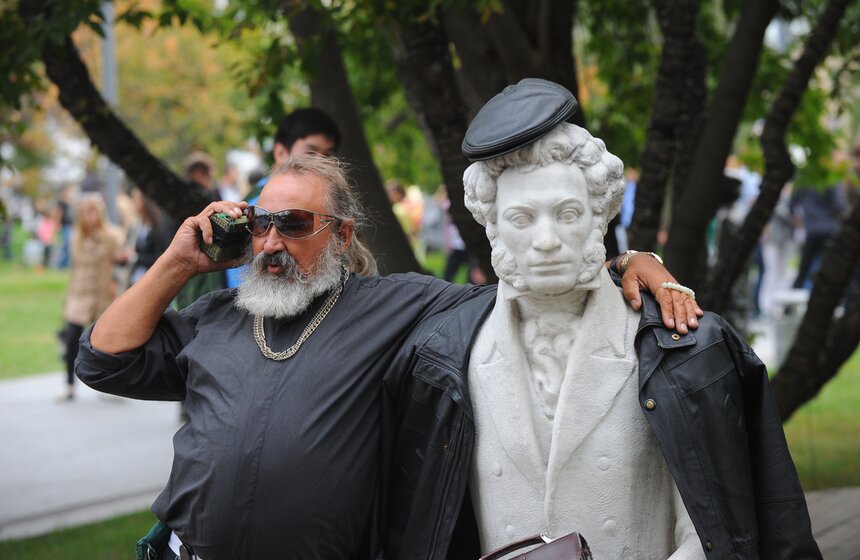 МУЗЕОН на день превратился в "Остров 90-х" 21 фото