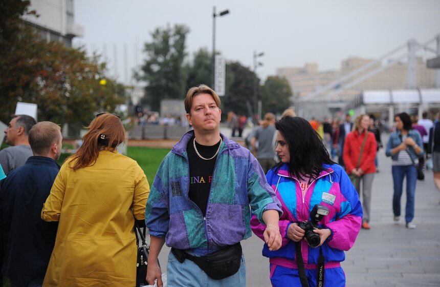 МУЗЕОН на день превратился в "Остров 90-х" 25 фото