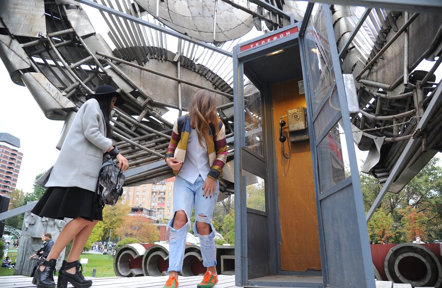 МУЗЕОН на день превратился в "Остров 90-х" 24 фото