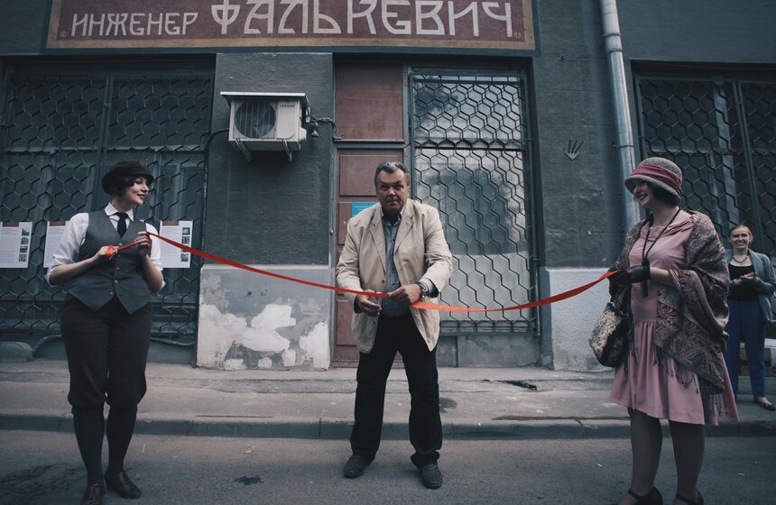 В столице силами волонтеров восстановлена вывеска времен НЭПа 8 фото