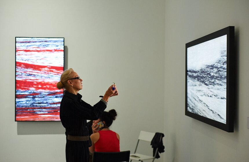 Выставки "Смещение" и "Будущее, влюбленное в прошлое" в МАММ 1 фото