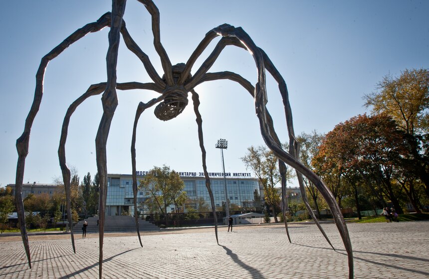 Открытие выставки "Луиз Буржуа. Структуры бытия: клетки" 2 фото