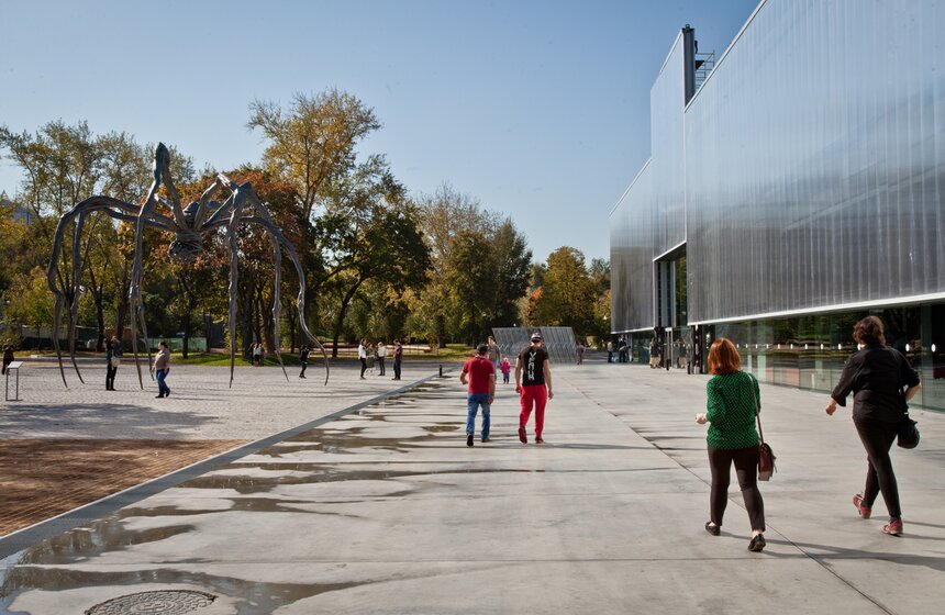 Открытие выставки "Луиз Буржуа. Структуры бытия: клетки" 4 фото