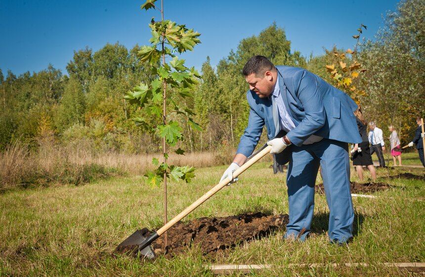 Акция по высадке деревьев в честь 25-летия ФАС 15 фото
