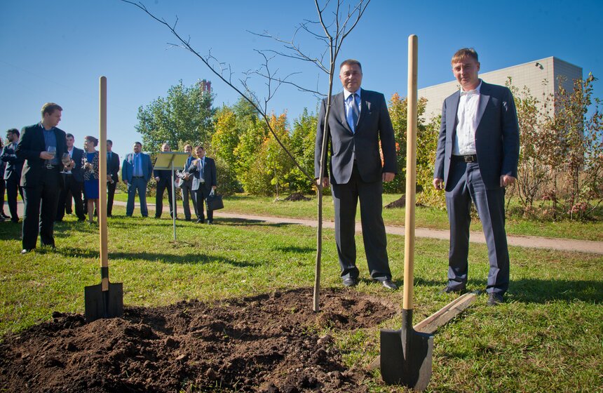 Акция по высадке деревьев в честь 25-летия ФАС 9 фото